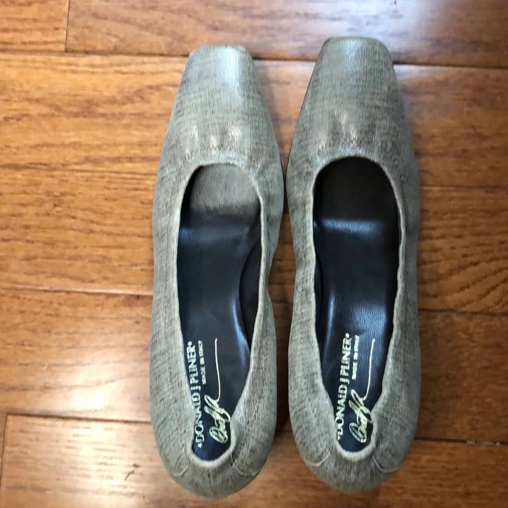 🔥 Closet Clear Out🔥. Donald Pliner kitten heels - Picture 3 of 10